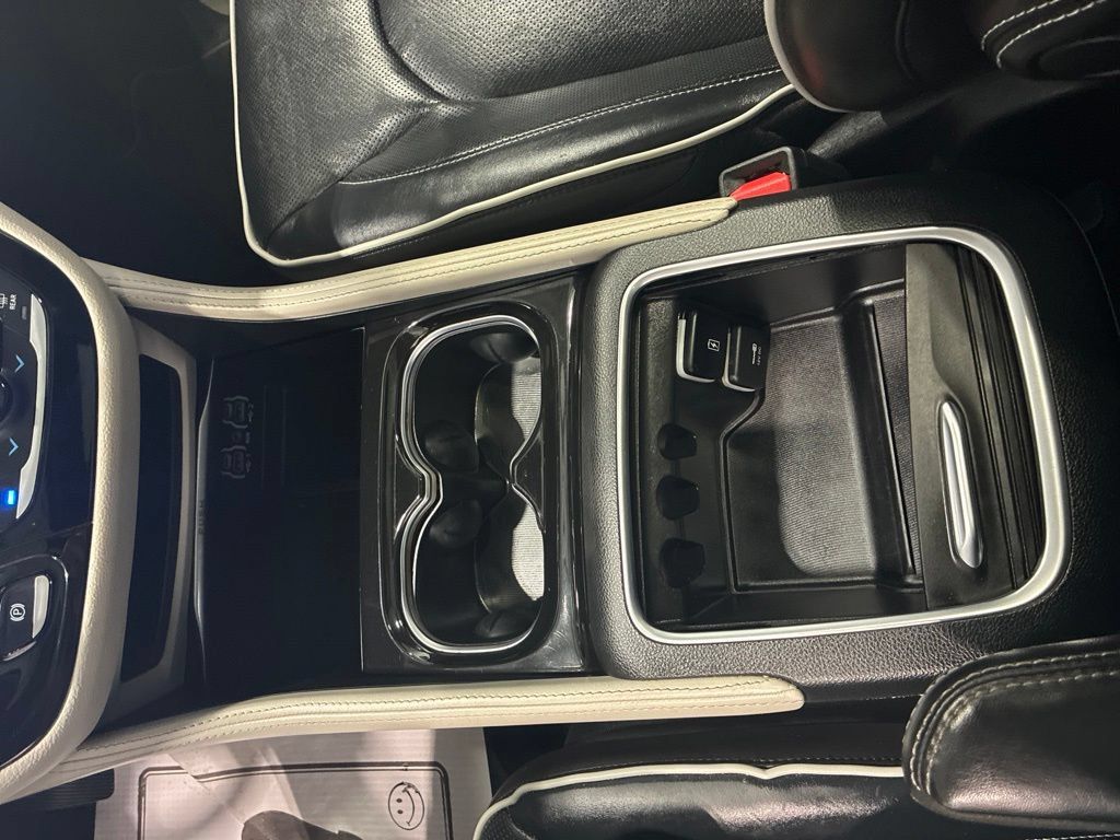 Used 2023 Chrysler Pacifica Limited FWD image 28