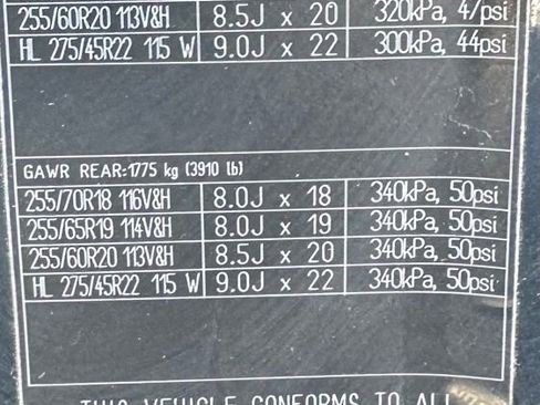 Used 2023 Land Rover Defender 90 S image 33