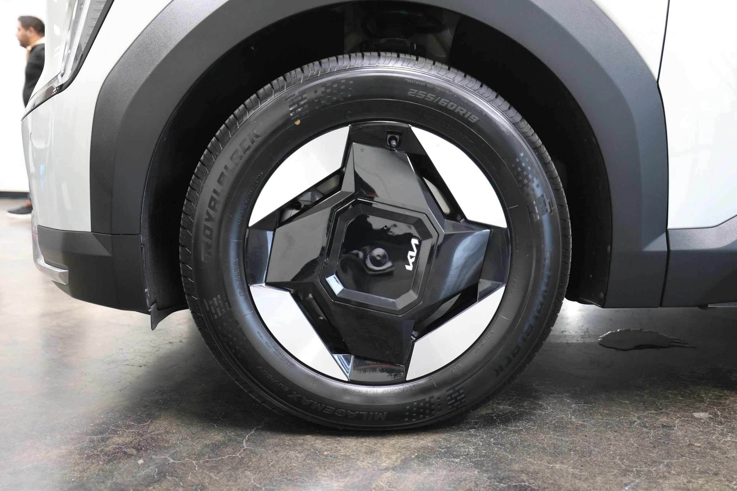 Used 2024 Kia EV9 Wind AWD/4WD image 27