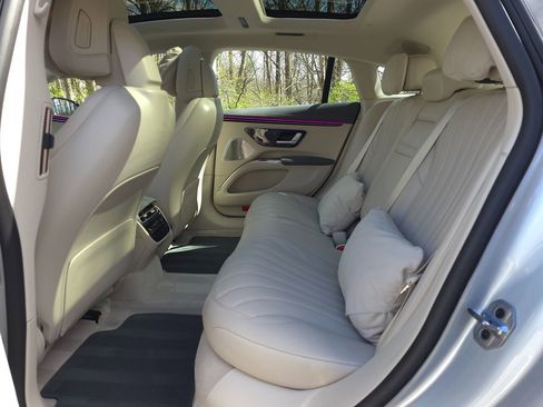 Used 2023 Mercedes-Benz EQS 580 4MATIC Sedan image 15