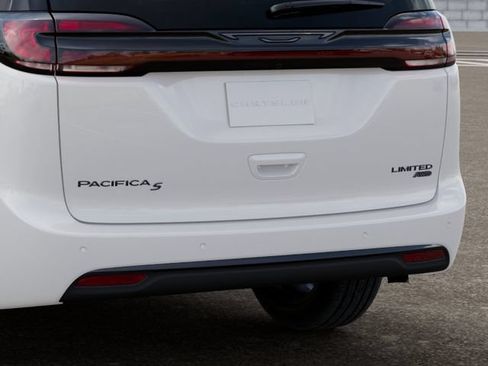 New 2027 Chrysler Pacifica Limited AWD/4WD image 14