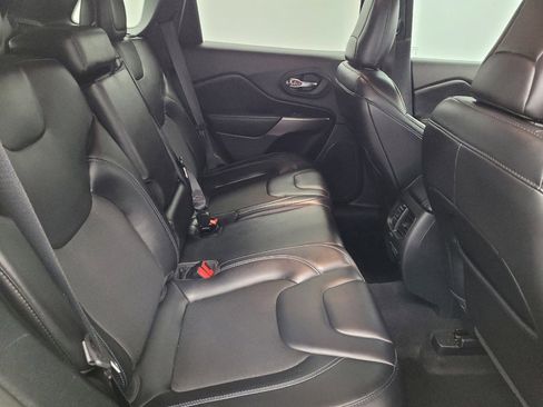 Used 2020 Jeep Cherokee Latitude Plus w/ Mopar Interior Package FWD image 19