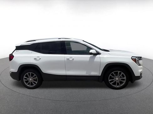 Used 2024 GMC Terrain SLT AWD/4WD image 16