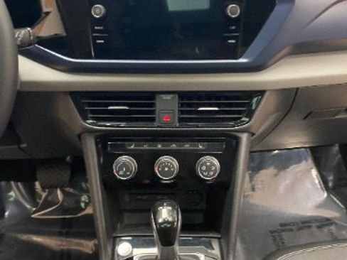 Used 2023 Volkswagen Taos SE AWD/4WD image 19