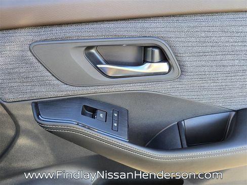 Used 2023 Nissan Rogue SV image 19