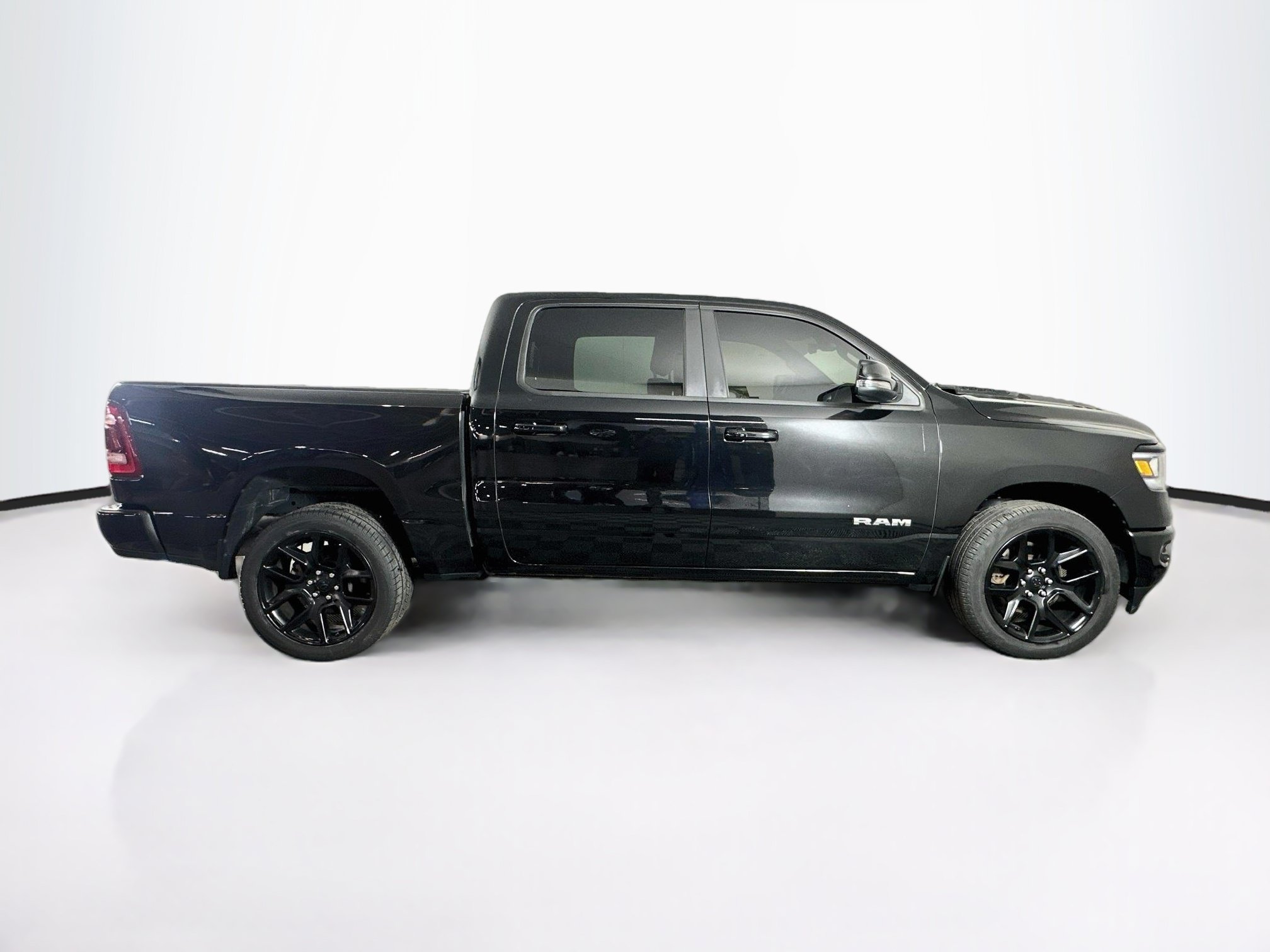 Used 2023 RAM 1500 Laramie AWD/4WD image 10
