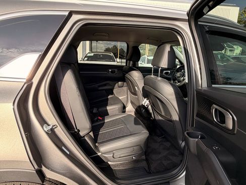 Used 2025 Kia Sorento EX AWD/4WD image 7