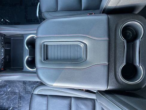 Used 2024 Chevrolet Suburban RST image 16