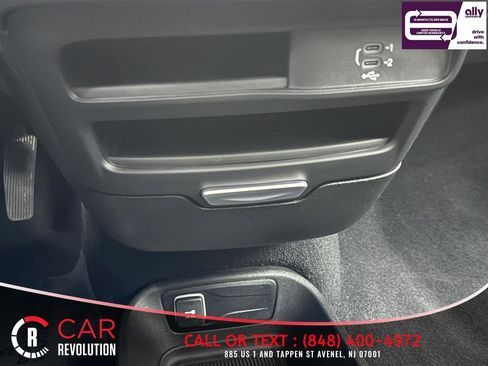 Used 2026 Chrysler Pacifica Select image 31