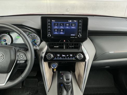 Certified 2021 Toyota Venza XLE image 9