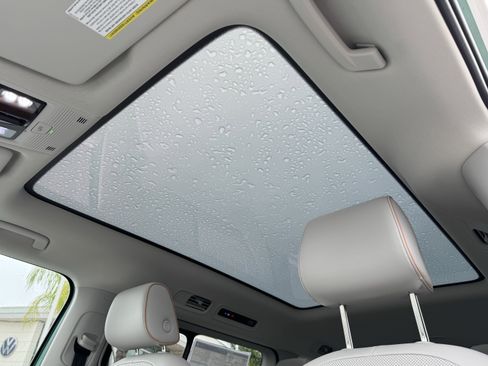 Used 2025 Volkswagen ID. Buzz 1st Edition image 32