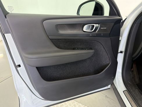 Used 2023 Volvo C40 P8 Recharge Ultimate AWD/4WD image 13
