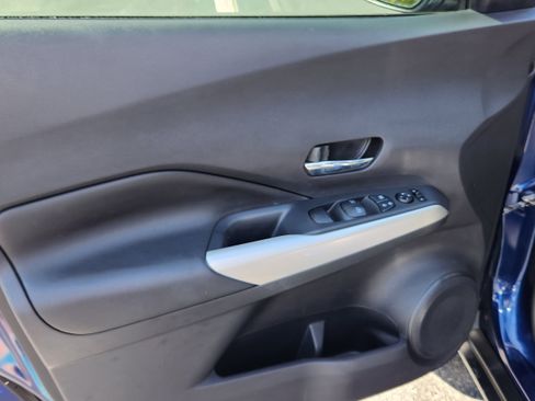 Used 2019 Nissan Kicks SR w/ SR Premium Package FWD image 6