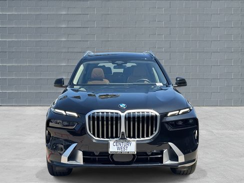 Used 2025 BMW X7 xDrive40i w/ Premium Package image 3