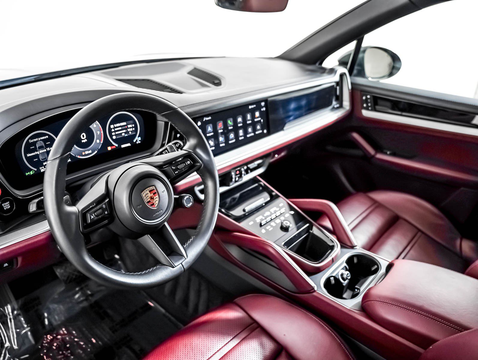 Certified 2024 Porsche Cayenne AWD/4WD image 4