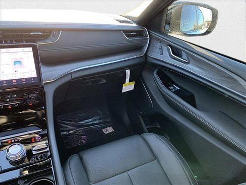 New 2025 Jeep Grand Cherokee L Overland w/ Luxury Tech Group IV image 24