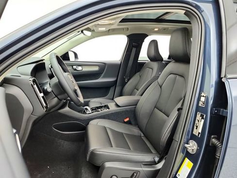 New 2026 Volvo XC40 B5 Plus w/ Protection Package Premier AWD/4WD image 17