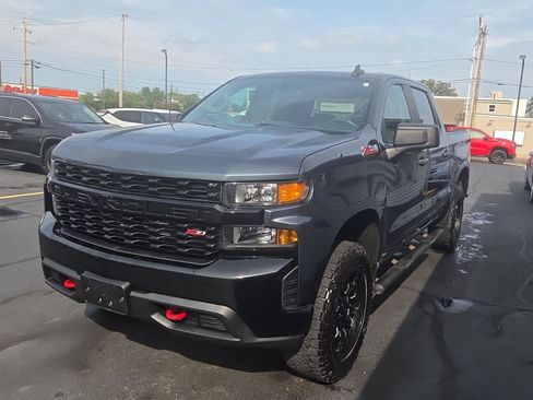 Used 2021 Chevrolet Silverado 1500 Custom Trail Boss w/ LPO, Dark Essentials Package AWD/4WD image 9