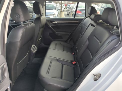 Used 2018 Volkswagen Golf S image 30