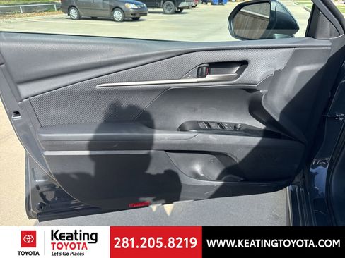 Used 2025 Toyota Camry SE image 11