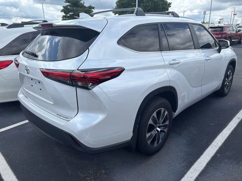 Used 2023 Toyota Highlander XLE AWD/4WD image 6