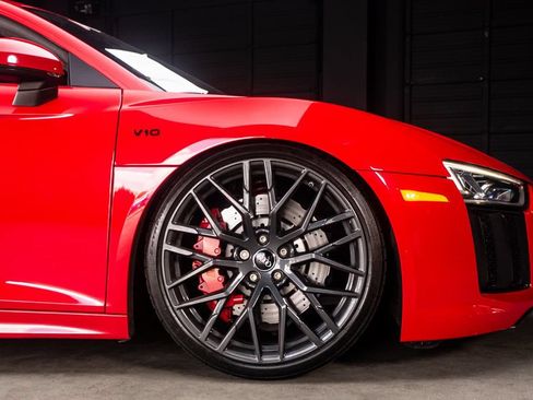 Used 2017 Audi R8 V10 w/ Carbon Exterior Package AWD/4WD image 16