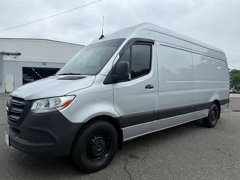 Used 2021 Mercedes-Benz Sprinter 2500 image 2