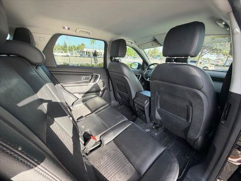 Used 2019 Land Rover Discovery Sport SE AWD/4WD image 17