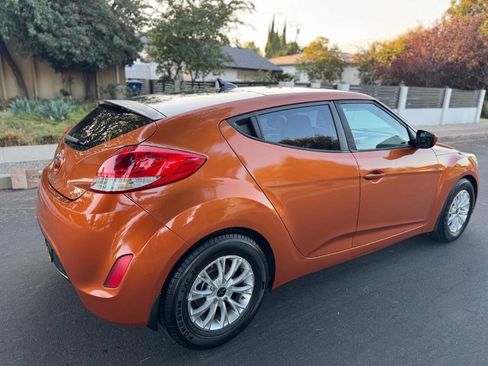 Used 2012 Hyundai Veloster image 5