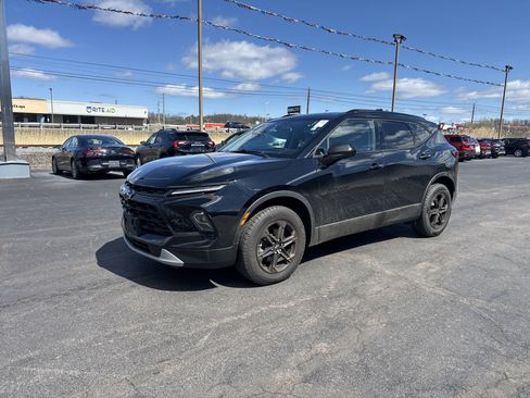 Used 2023 Chevrolet Blazer LT w/ Convenience Package AWD/4WD image 2