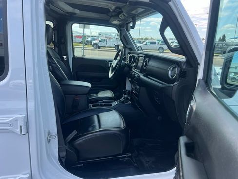 Used 2023 Jeep Wrangler Unlimited Sahara AWD/4WD image 39