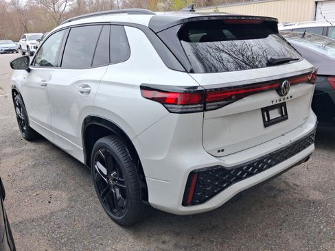 New 2026 Volkswagen Tiguan SE R-Line AWD/4WD image 10