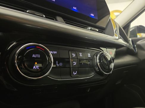 Certified 2025 Chevrolet Trax LT FWD image 26