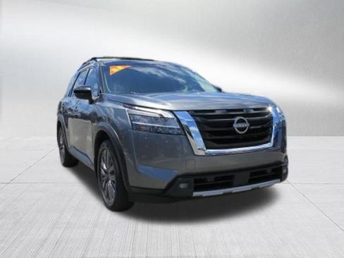 Used 2022 Nissan Pathfinder SL w/ SL Premium Package FWD image 12