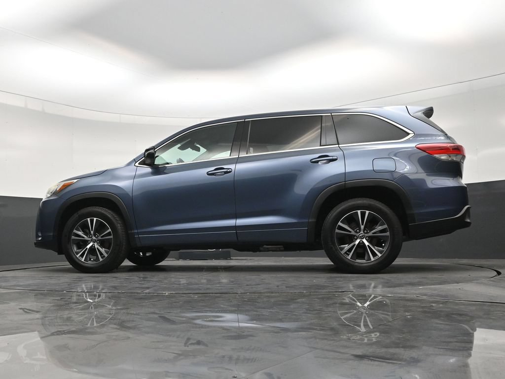Used 2018 Toyota Highlander LE FWD image 21