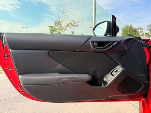 Used 2025 Toyota GR86 w/ ALL Weather Mat Package (TMS) RWD image 9