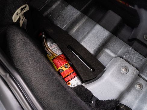 Used 2003 Aston Martin Vanquish image 38