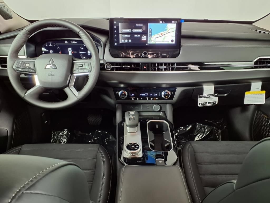 Used 2025 Mitsubishi Outlander SE FWD image 12
