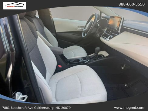 Used 2020 Toyota Corolla LE FWD image 3