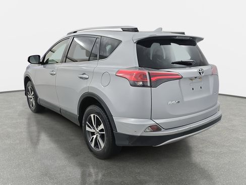 Used 2018 Toyota RAV4 XLE image 7