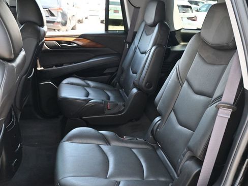 Used 2016 Cadillac Escalade Luxury RWD image 13
