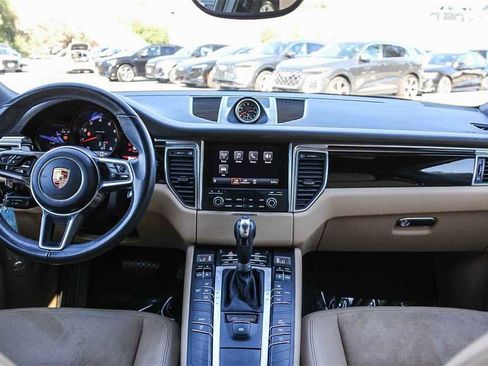 Used 2018 Porsche Macan image 12