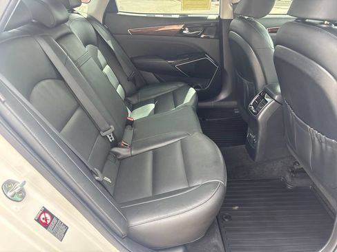 Used 2017 Kia Cadenza Premium w/ Luxury Package FWD image 16