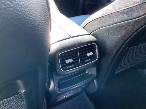Used 2025 Mercedes-Benz GLE 350 4MATIC image 33