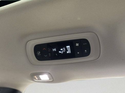 Used 2017 Chrysler Pacifica Limited FWD image 37