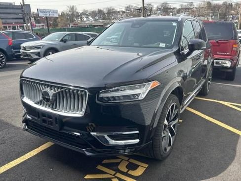 Used 2025 Volvo XC90 B5 Plus AWD/4WD image 2
