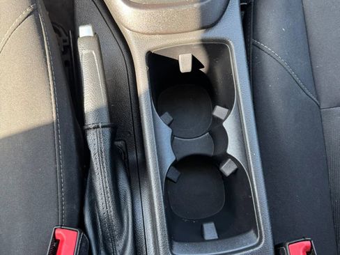 Used 2018 Ford Focus SE w/ SE Appearance Package image 40