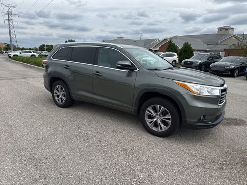 Used 2014 Toyota Highlander XLE FWD image 8