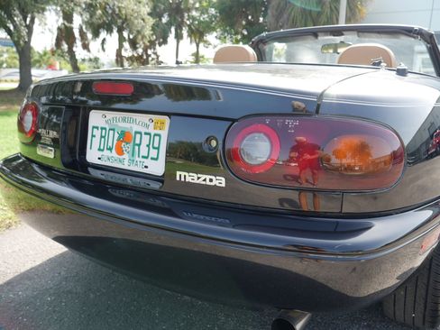 Used 1997 MAZDA MX-5 Miata RWD image 38