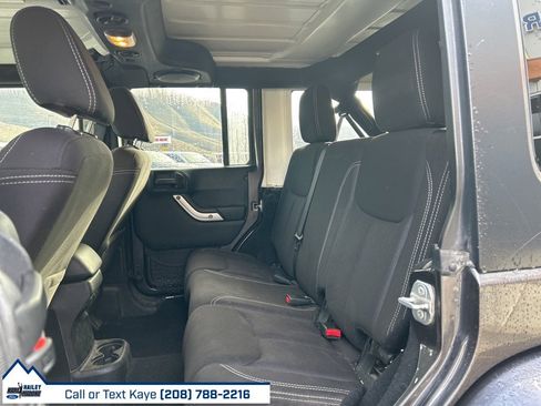 Used 2014 Jeep Wrangler Unlimited Sahara image 12